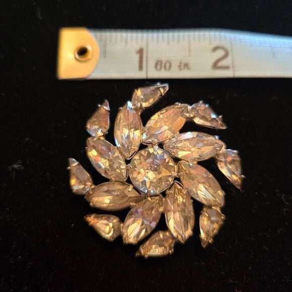 Vintage Rhinestone Swirl Brooch Pin Clip - Picture 3 of 8